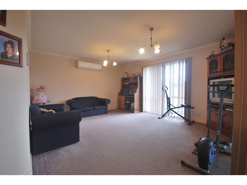 27 Robusta Avenue, Cranbourne VIC 3977