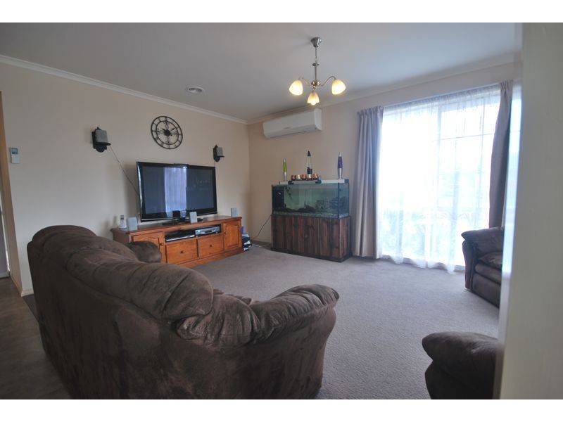 27 Robusta Avenue, Cranbourne VIC 3977