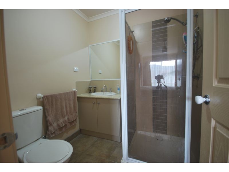 27 Robusta Avenue, Cranbourne VIC 3977