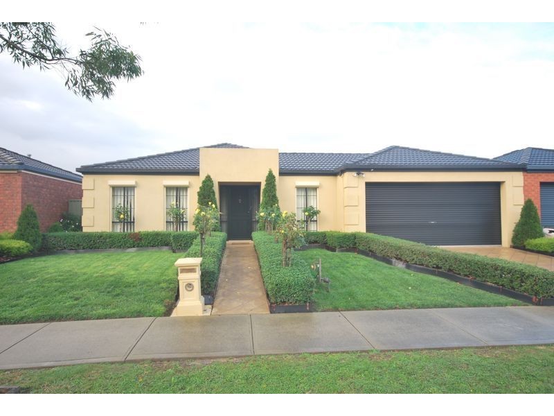 14 Scotsdale Drive, Cranbourne East VIC 3977