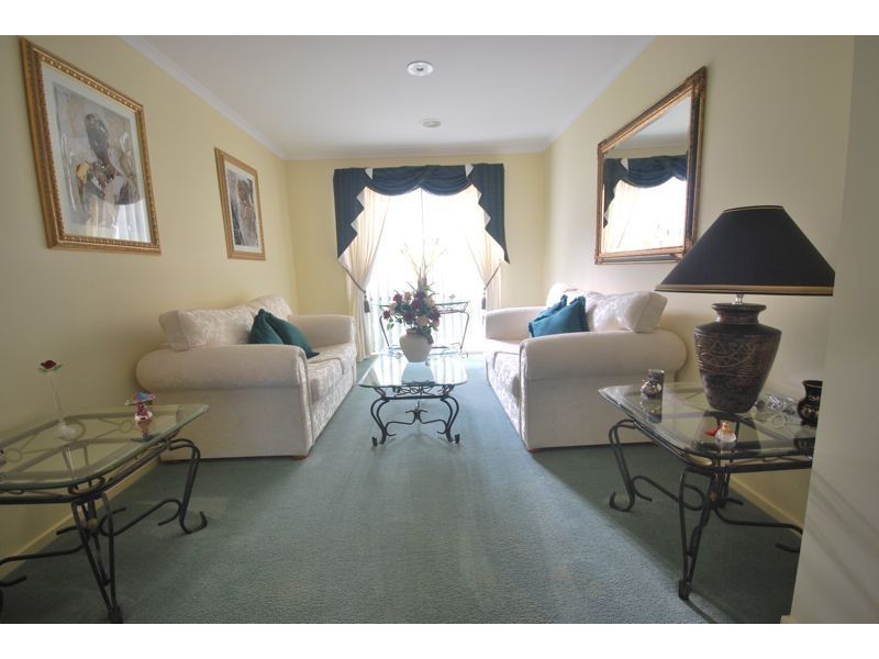14 Scotsdale Drive, Cranbourne East VIC 3977