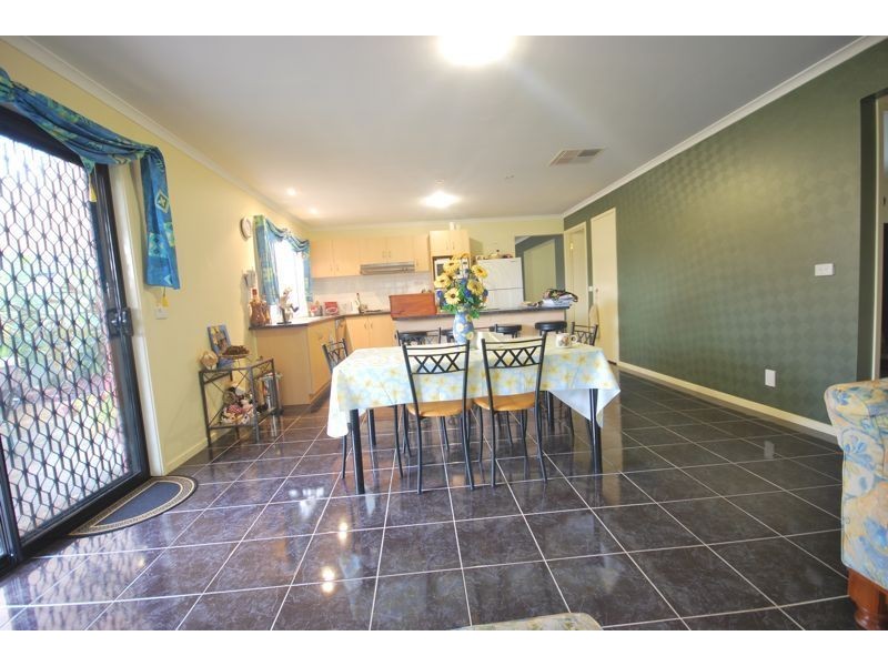 14 Scotsdale Drive, Cranbourne East VIC 3977