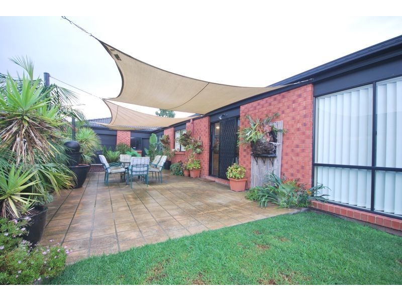 14 Scotsdale Drive, Cranbourne East VIC 3977