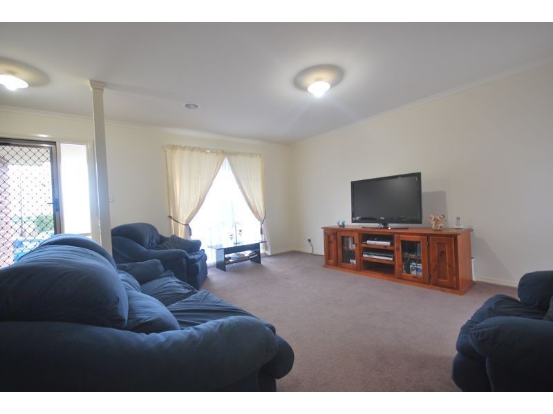 12 Lily Place, Cranbourne VIC 3977