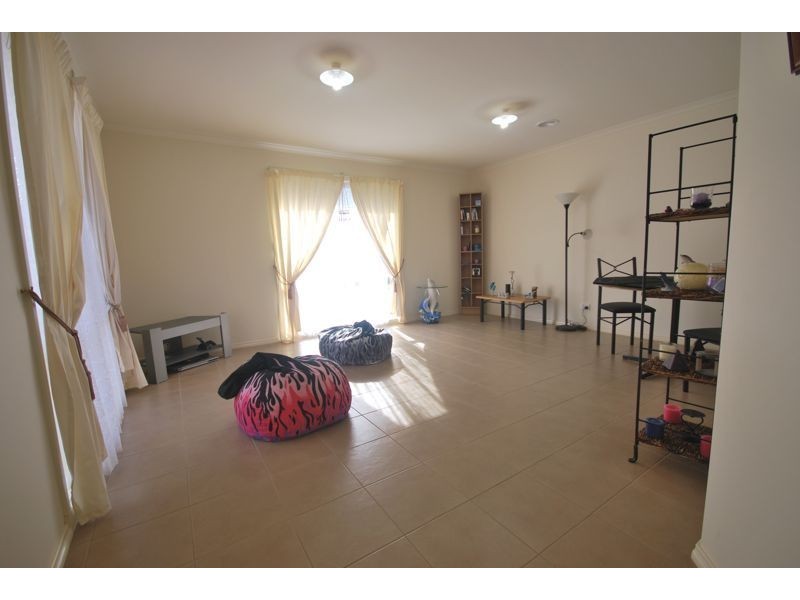 12 Lily Place, Cranbourne VIC 3977