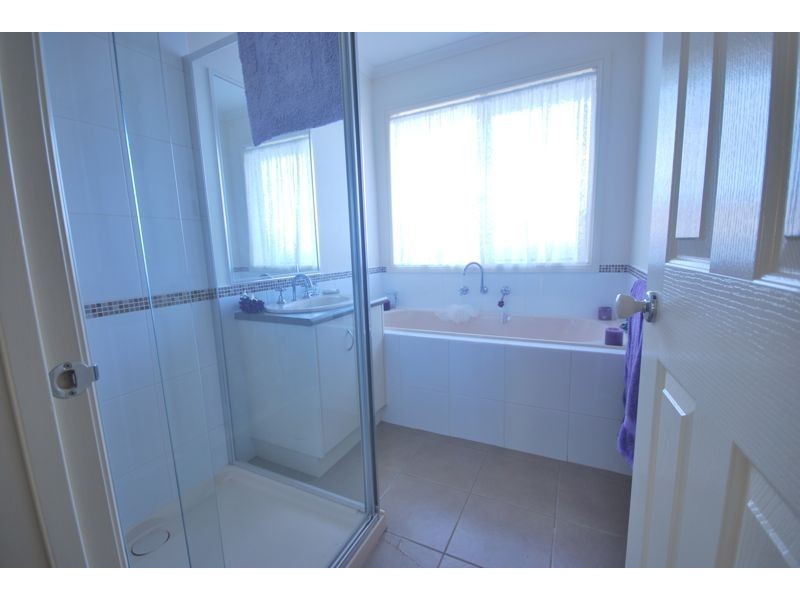 12 Lily Place, Cranbourne VIC 3977