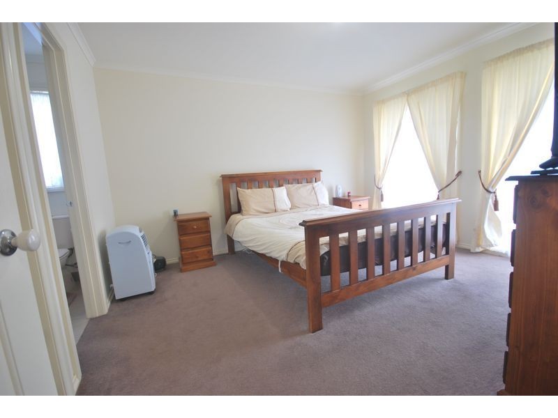 12 Lily Place, Cranbourne VIC 3977