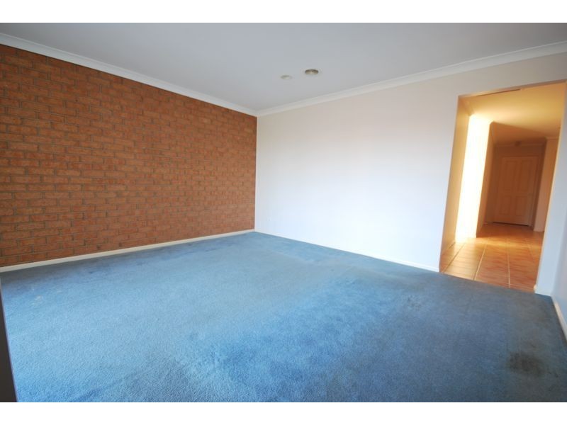 54 Cornwell Crescent, Cranbourne East VIC 3977