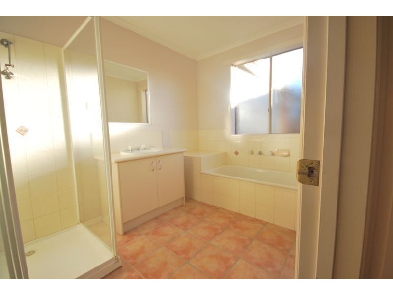 54 Cornwell Crescent, Cranbourne East VIC 3977