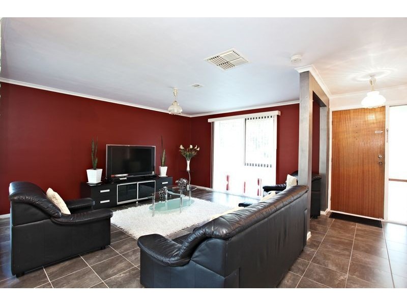 25 Strafford Avenue, Cranbourne VIC 3977