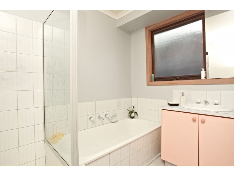 25 Strafford Avenue, Cranbourne VIC 3977