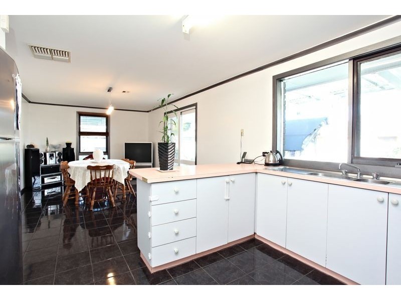 25 Strafford Avenue, Cranbourne VIC 3977