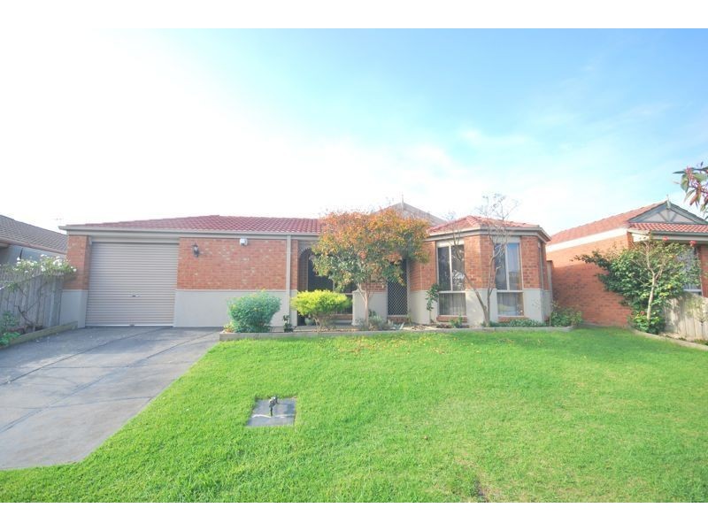 29 Samantha Crescent, Cranbourne North VIC 3977