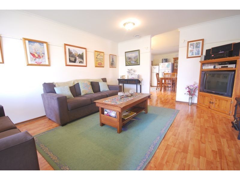 29 Samantha Crescent, Cranbourne North VIC 3977