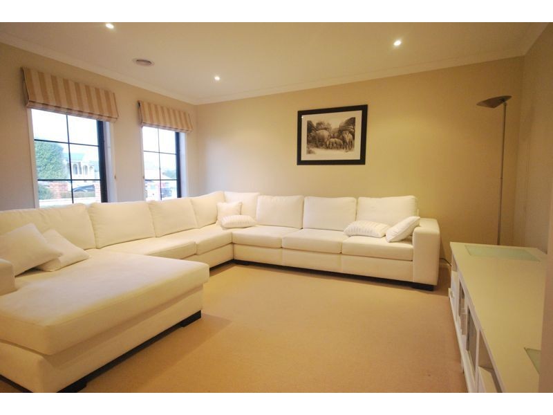 6 Arklow Court, Cranbourne VIC 3977