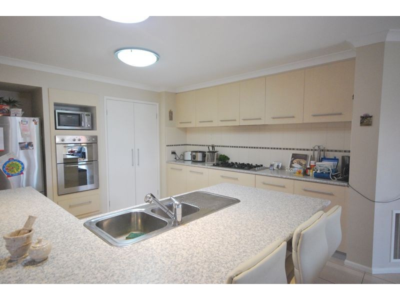 6 Arklow Court, Cranbourne VIC 3977