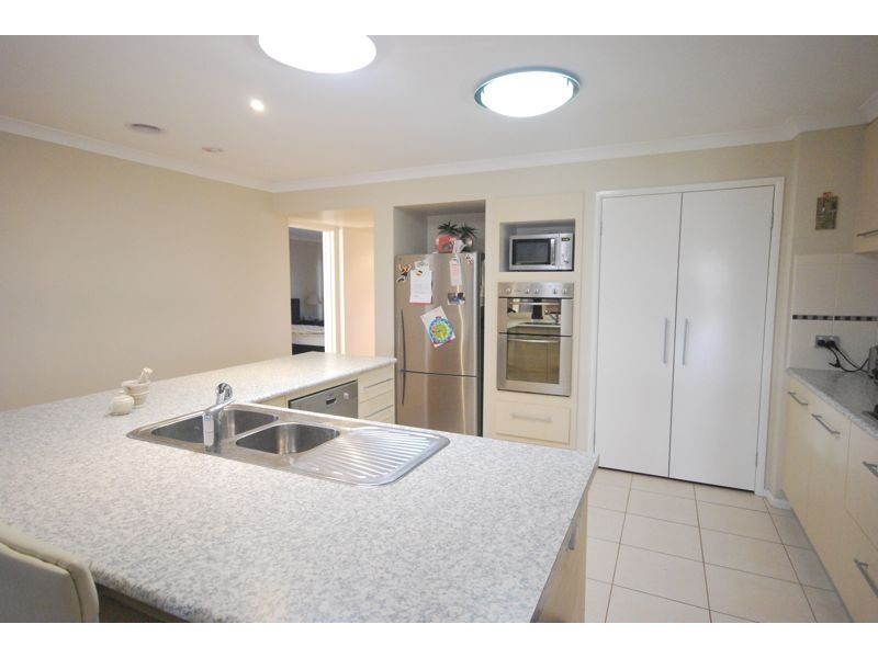 6 Arklow Court, Cranbourne VIC 3977
