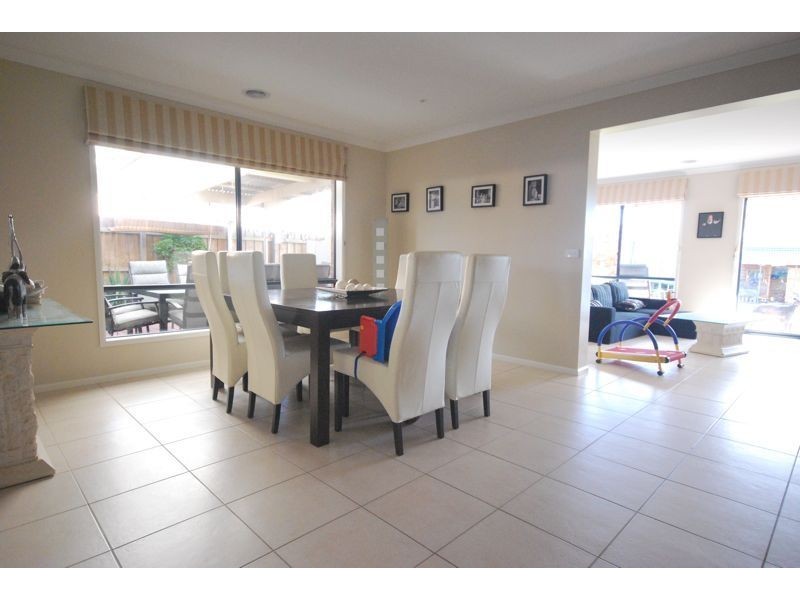 6 Arklow Court, Cranbourne VIC 3977