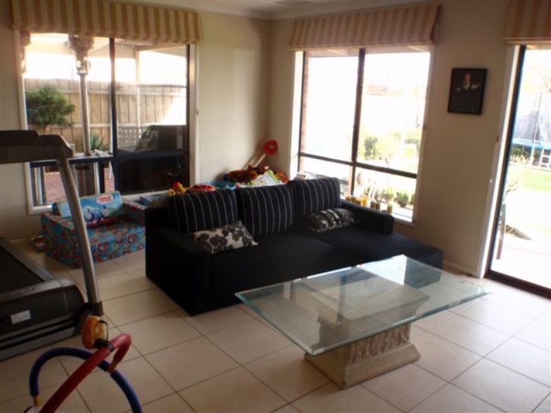 6 Arklow Court, Cranbourne VIC 3977