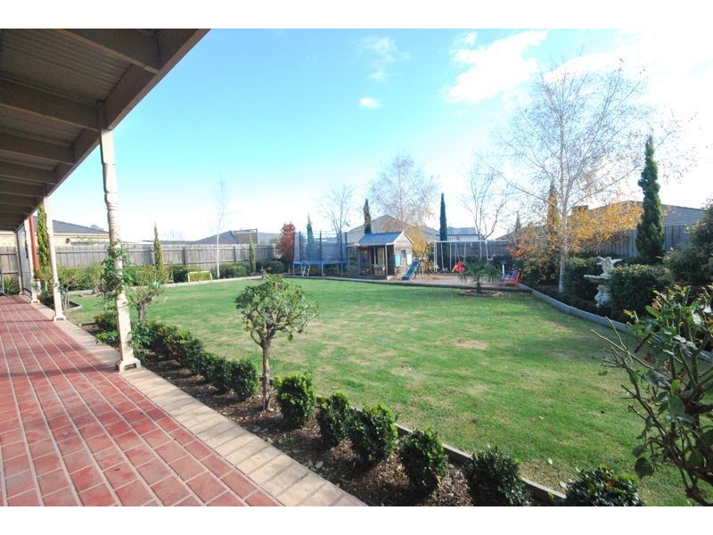 6 Arklow Court, Cranbourne VIC 3977