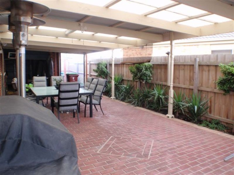 6 Arklow Court, Cranbourne VIC 3977