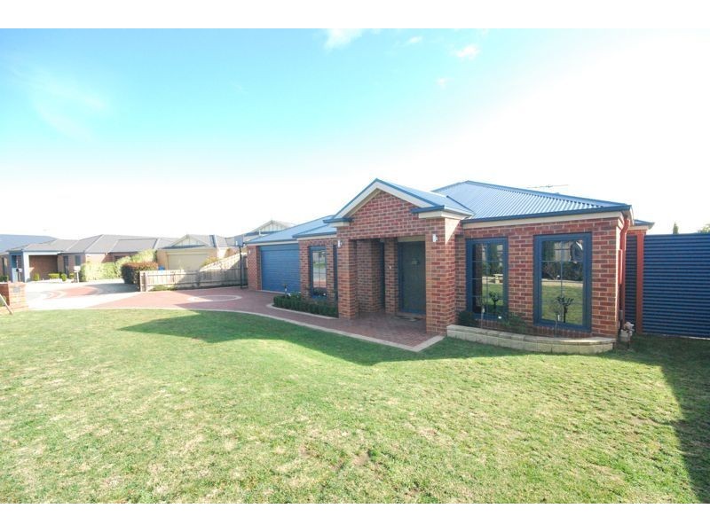 6 Arklow Court, Cranbourne VIC 3977