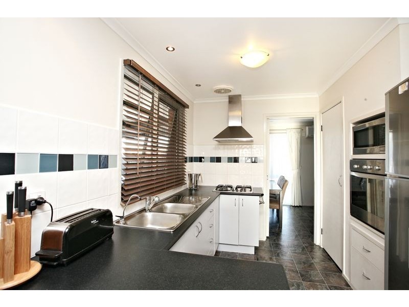 7 Josephine Avenue, Cranbourne North VIC 3977