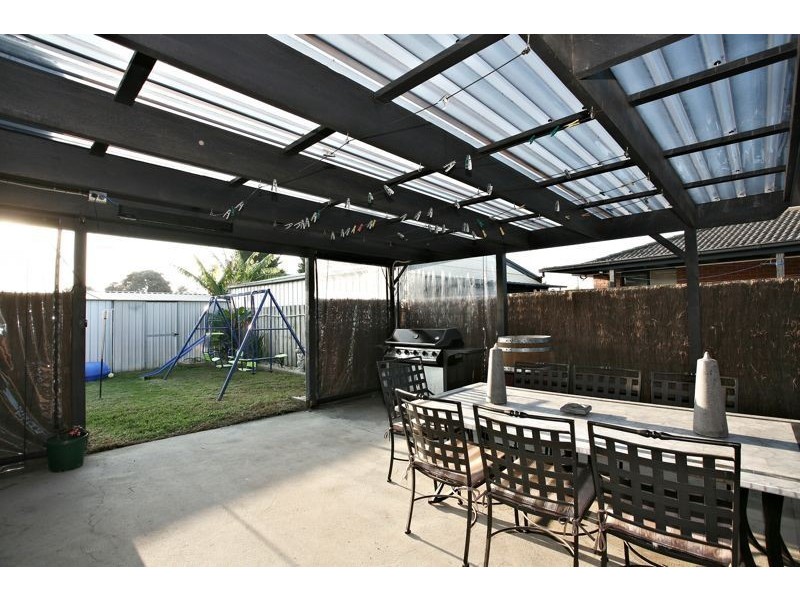 7 Josephine Avenue, Cranbourne North VIC 3977