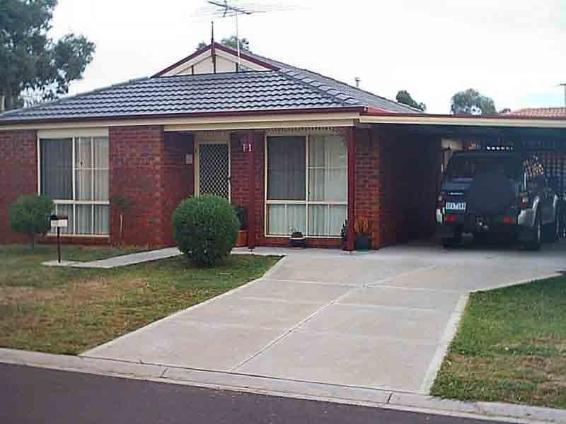 1 Parkside Mews, Cranbourne West VIC 3977