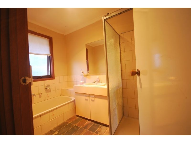 14 Heywood Crescent, Cranbourne North VIC 3977