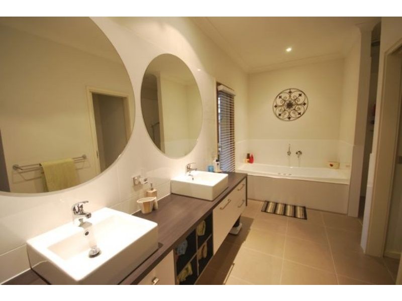 Cranbourne North VIC 3977