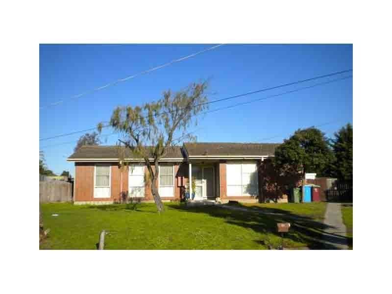 6 Kurt Place, Cranbourne VIC 3977