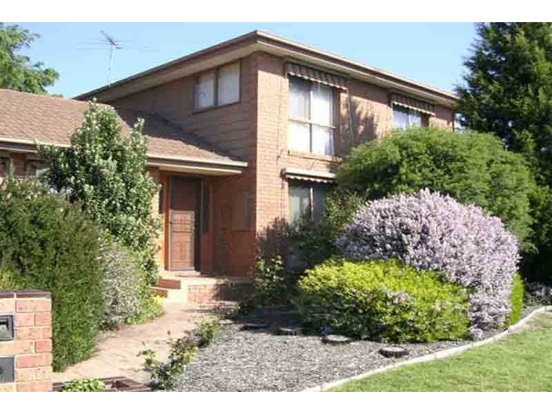 6 Flora Court, Cranbourne North VIC 3977