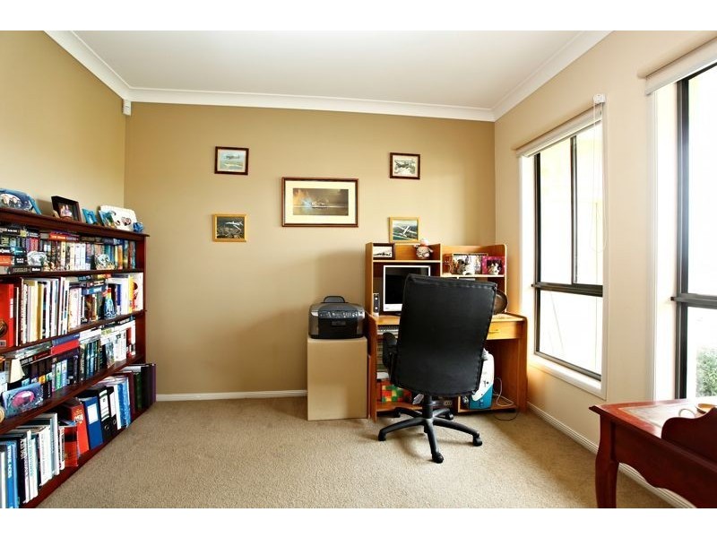 6 Castawellan Street, Cranbourne VIC 3977