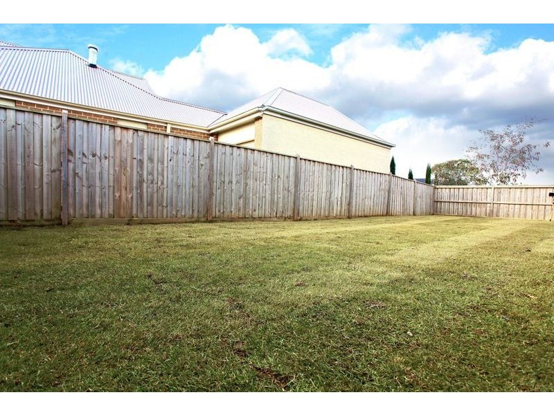 6 Castawellan Street, Cranbourne VIC 3977