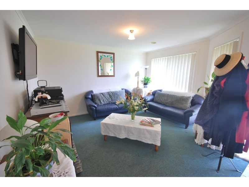 42 Dartmoor Drive, Cranbourne East VIC 3977