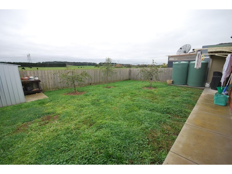 42 Dartmoor Drive, Cranbourne East VIC 3977