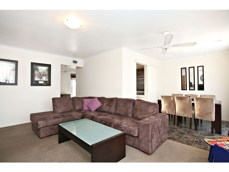 7 Josephine Avenue, Cranbourne North VIC 3977