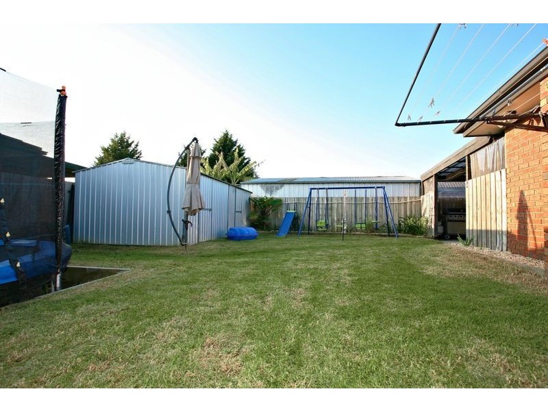 7 Josephine Avenue, Cranbourne North VIC 3977