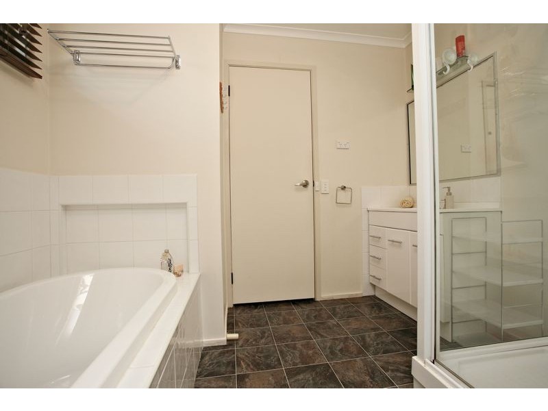 7 Josephine Avenue, Cranbourne North VIC 3977