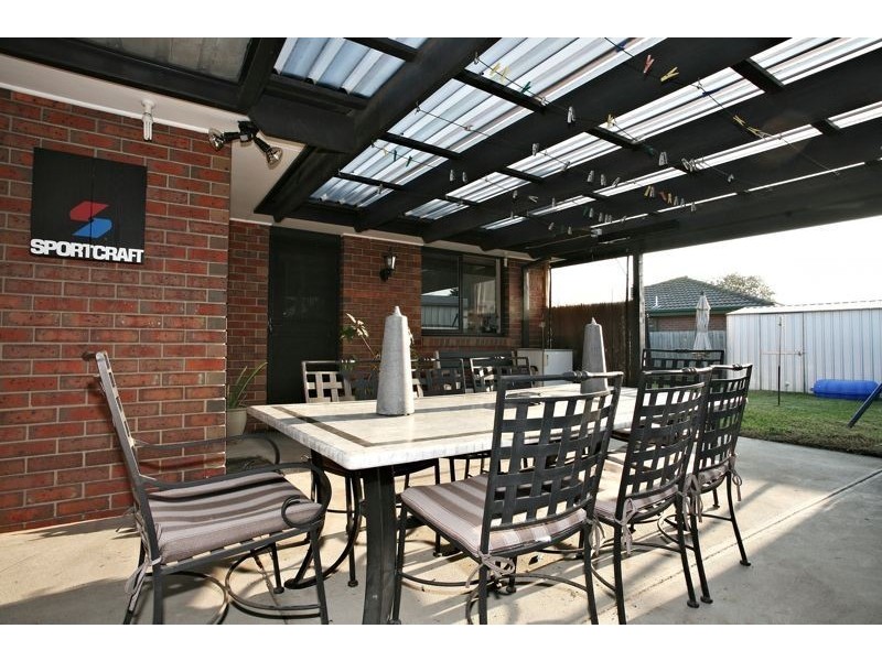 7 Josephine Avenue, Cranbourne North VIC 3977