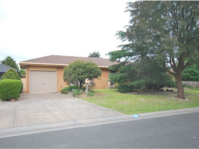 16 Mulberry Court, Cranbourne North VIC 3977