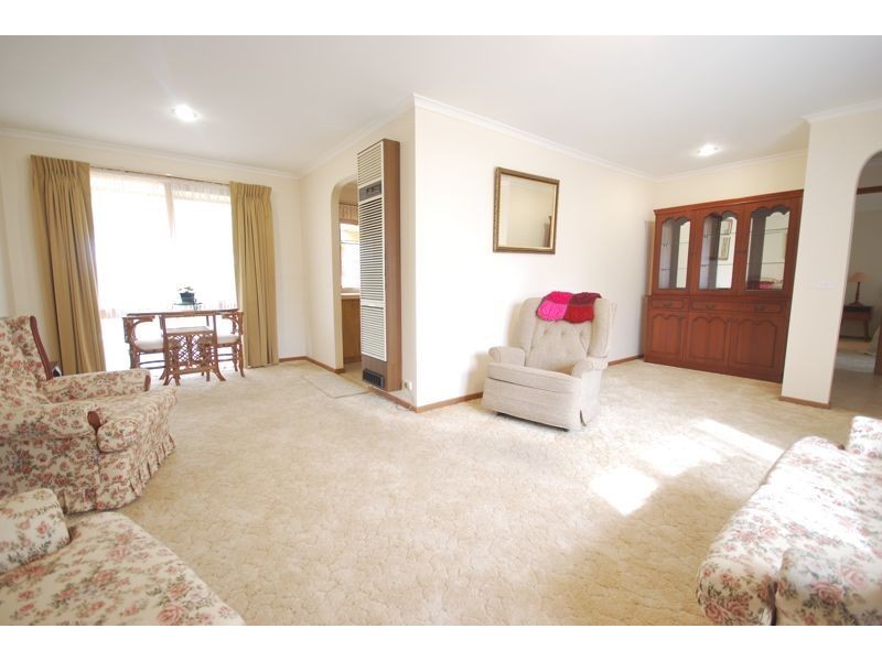 16 Mulberry Court, Cranbourne North VIC 3977