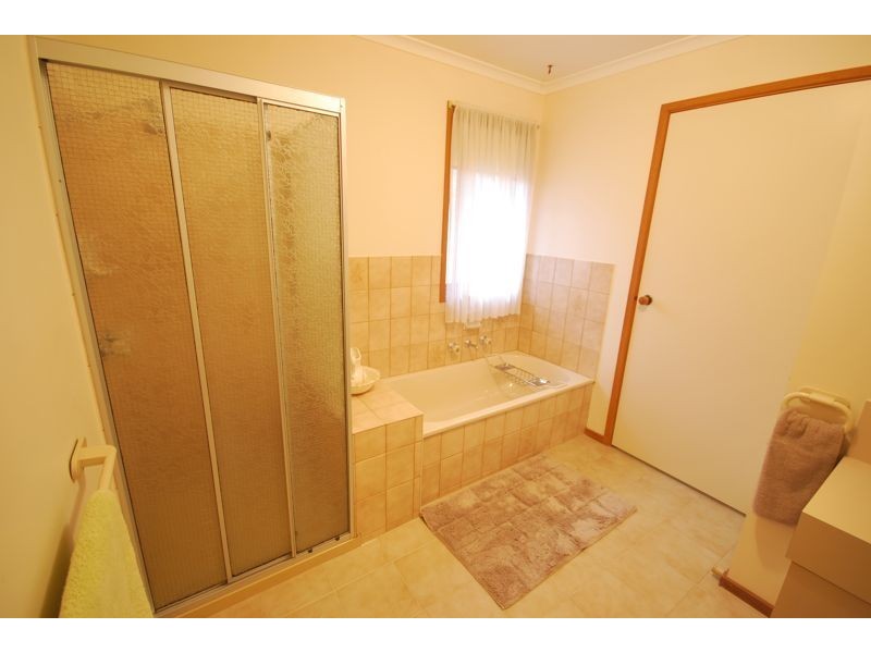 16 Mulberry Court, Cranbourne North VIC 3977