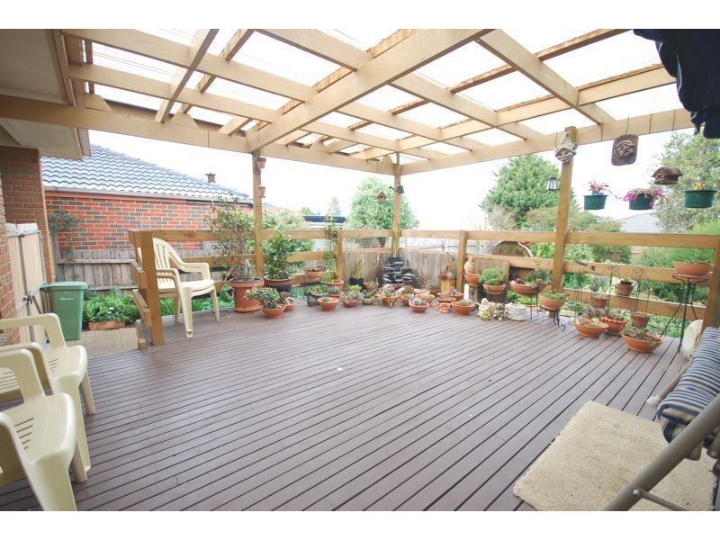 16 Mulberry Court, Cranbourne North VIC 3977