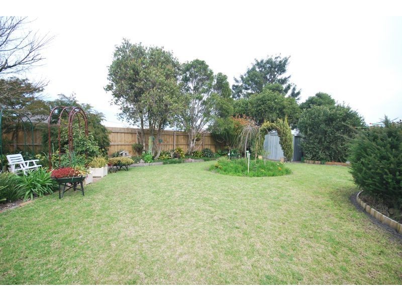 16 Mulberry Court, Cranbourne North VIC 3977