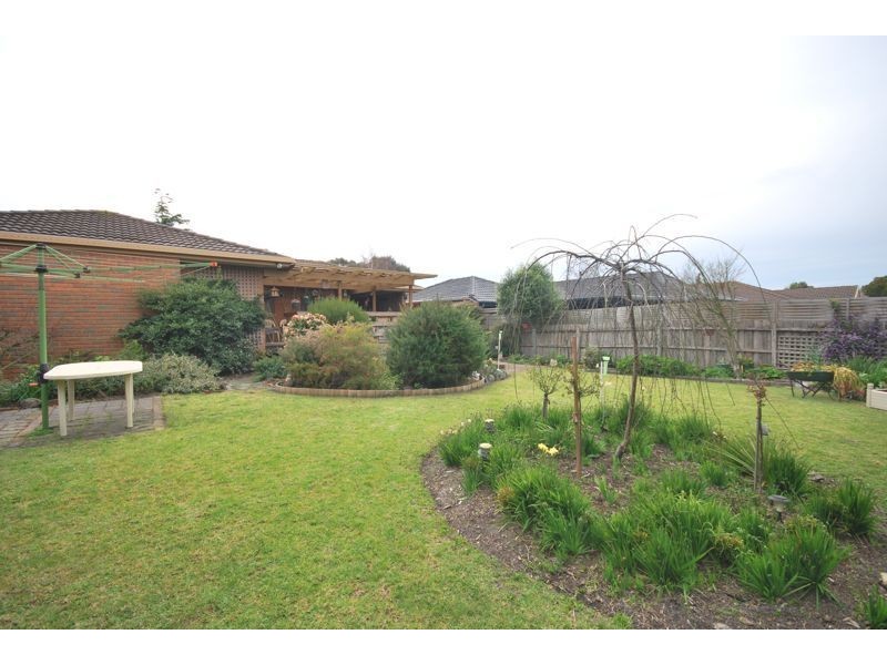 16 Mulberry Court, Cranbourne North VIC 3977