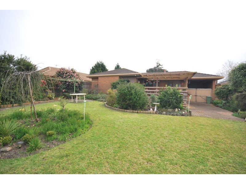 16 Mulberry Court, Cranbourne North VIC 3977