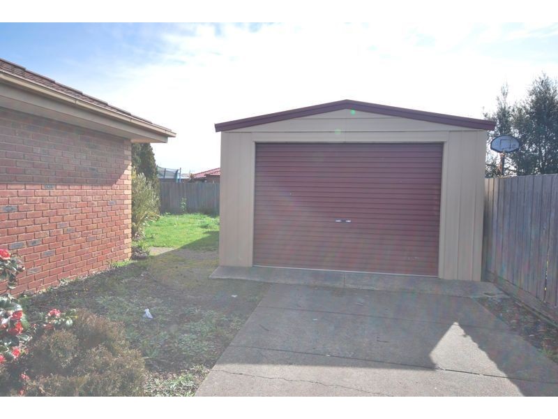 9 Megan Close, Cranbourne West VIC 3977