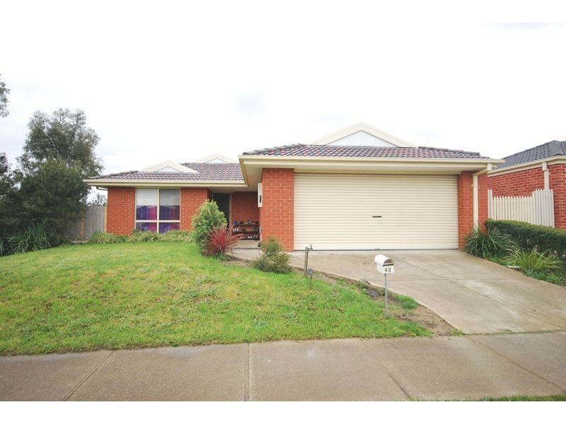 42 Miralie Way, Cranbourne West VIC 3977